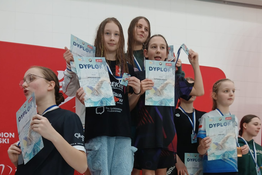 Medale, rekordy i tytuł najlepszej zawodniczki. Udane zawody Rekinów w Mielcu
