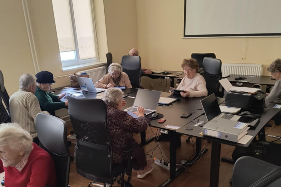 Klub Rozwoju Cyfrowego w Cieszanowie działa prężnie - za nami prawie pół roku funkcjonowania projektu