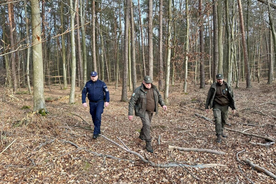 Policjanci i strażnicy leśni patrolują lasy w powiecie lubaczowskim. Trwa akcja „Wieniec”
