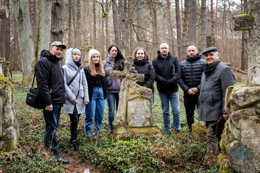 Szkoła rzeźby bruśnieńskiej ruszyła. Tradycja wraca do Starego Brusna [ZDJĘCIA]