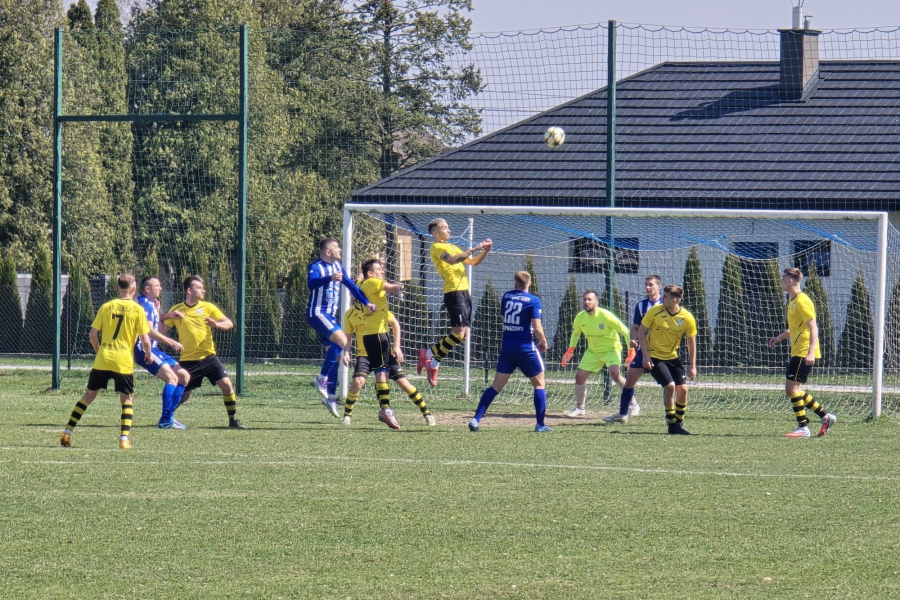 A klasa: Zdrój wygrywa hit, Gwiazda rozbija rywala. Dramat w meczu kolejki [WYNIKI]