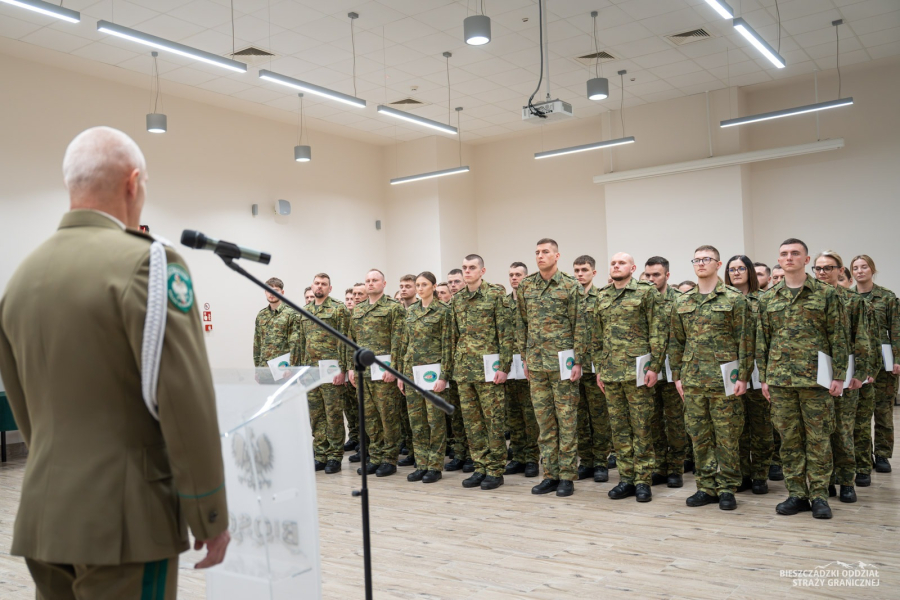 Nowi kaprale Straży Granicznej rozpoczynają służbę na granicy [ZDJĘCIA]