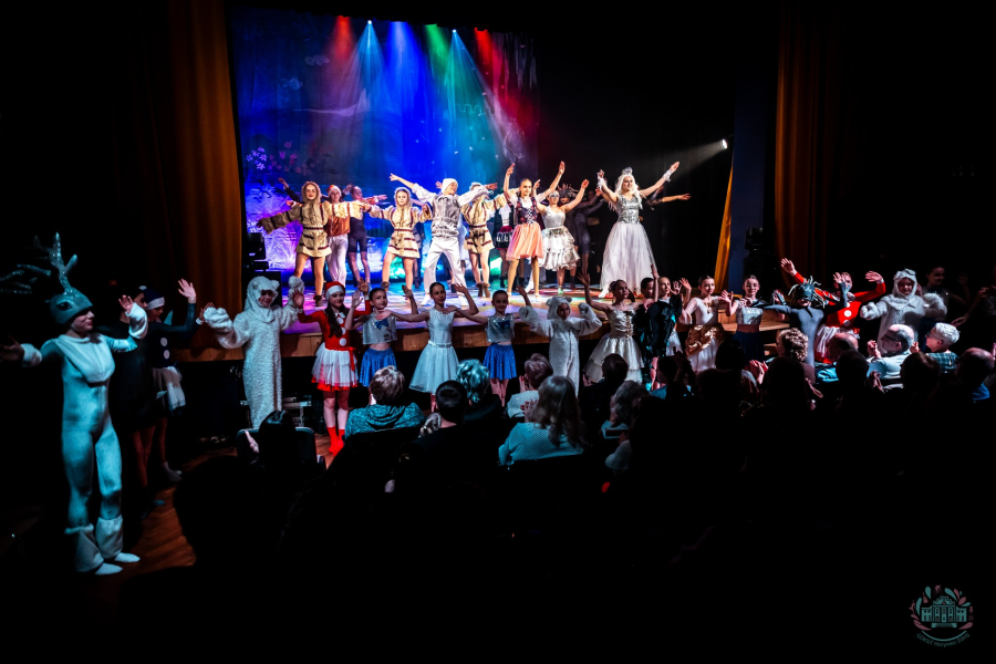 „Królowa Śniegu” podbiła Teatr Dworski. Komplet widzów w Horyńcu-Zdroju [ZDJĘCIA]