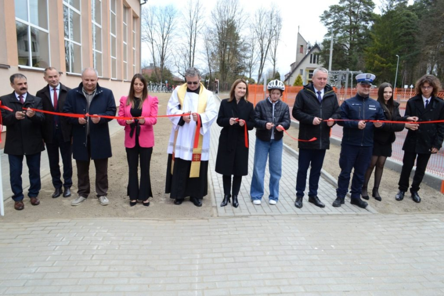 Nowe miejsca dla dzieci już otwarte. Dąbków z większym żłobkiem, Młodów z miasteczkiem