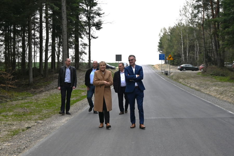 Samorządy z dwóch powiatów połączyły siły. Nowa droga Podlesina - Rabinówka otwarta