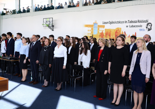 Pożegnanie maturzystów w Liceum Ogólnokształcącym w Lubaczowie [ZOBACZ ZDJĘCIA]