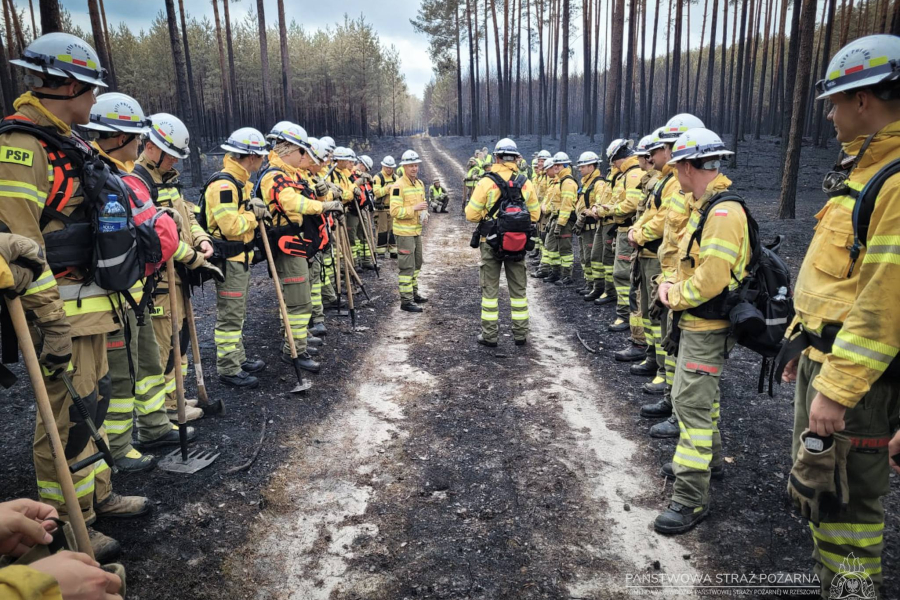 Strażacy z Lubaczowa w elitarnym module GFFF Poland. Trwa trudne dogaszanie pożaru