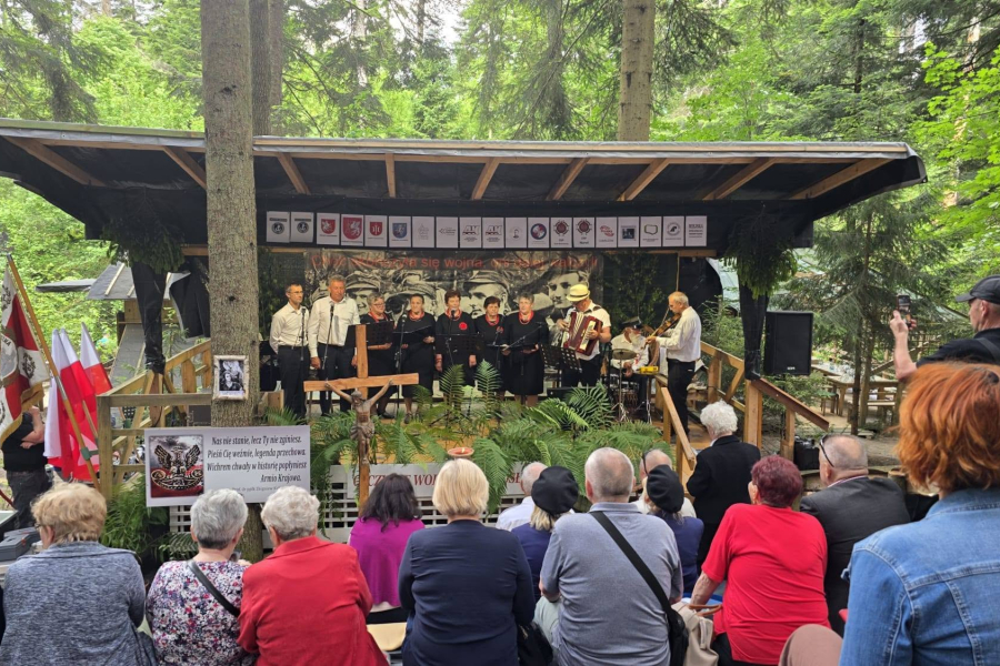 Partyzanckie pieśni zabrzmiały w Szałasie nad Tanwią [ZOBACZ ZDJĘCIA]