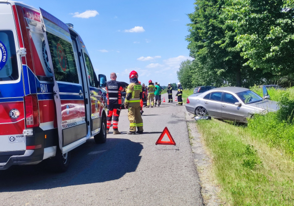 Zderzenie trzech samochodów w Uszkowcach. Droga jest zablokowana [ZDJĘCIA]