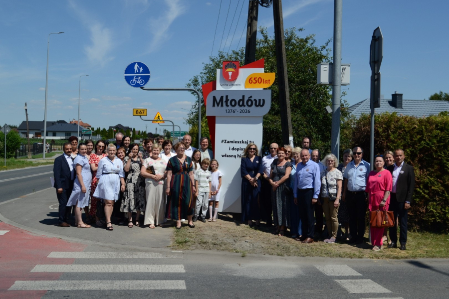 650 lat historii Młodowa. Odsłonięto jubileuszowy witacz [ZDJĘCIA]