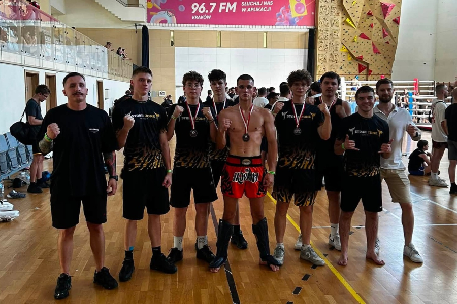 Nokaut po 20 sekundach i kolejne wygrane. Świetny występ kickboxerów z Lubaczowa