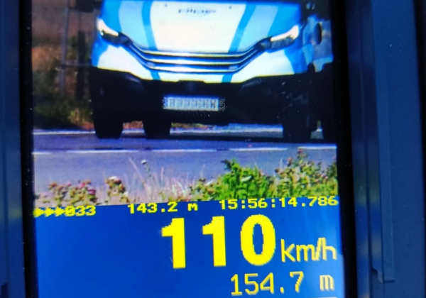 110 km/h dostawczym Iveco przez Zalesie. Kierowca stracił prawo jazdy