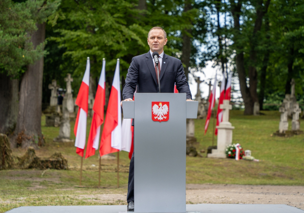 Prezydent Karol Nawrocki w Radrużu oddał hołd ofiarom OUN-UPA [NASZA FOTORELACJA]