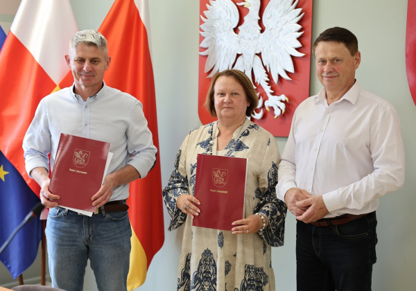 Ponad 7,8 mln zł na drogę Cewków – Stary Dzików. Podpisano umowę