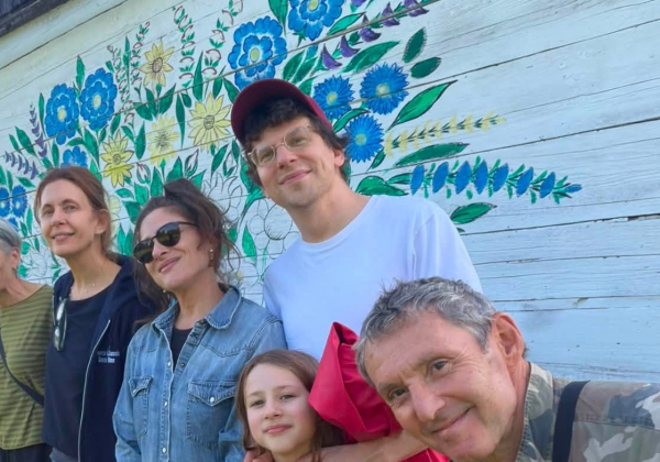 Hollywoodzka gwiazda w gminie Cieszanów. Przyjechał Jesse Eisenberg [ZDJĘCIA]