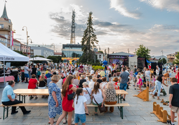 Lubaczów cofnął się do lat 20. i 30. Muzyka, teatr i dawne zabawy [ZDJĘCIA]