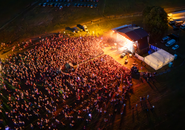 Dwie sceny, 35 stoisk KGW i koncert Kombii. Wielki finał Festiwalu Dziedzictwa Kresów [PROGRAM]