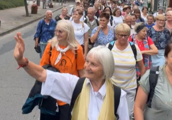 Pielgrzymi wyruszyli z Lubaczowa na Jasną Górę [VIDEO]