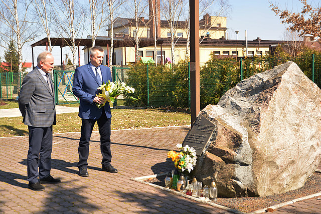 Lubaczów: Burmistrz oraz zastępca uczcili pamieć św. Jana Pawła II