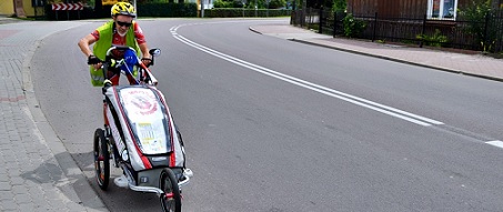 Chce okrążyć całą Polskę na rolkach, przejechał już przez powiat lubaczowski (zdjęcia)