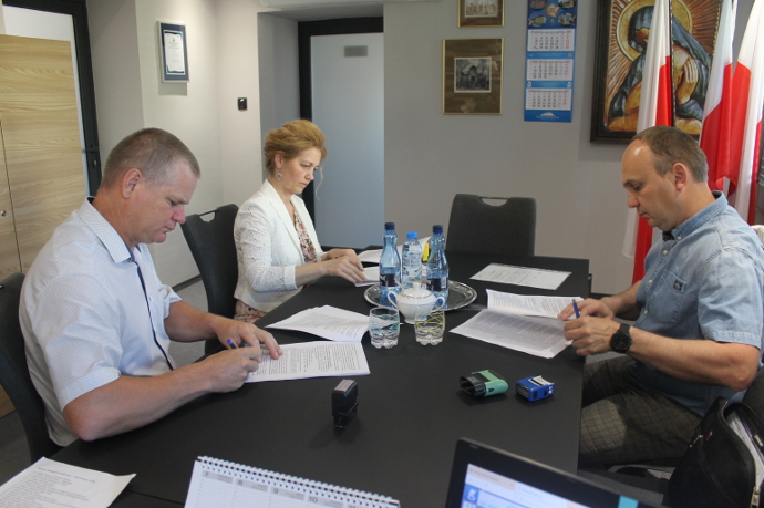 Umowa na przebudowę Gminnego Ośrodka Kultury w Starym Dzikowie podpisana