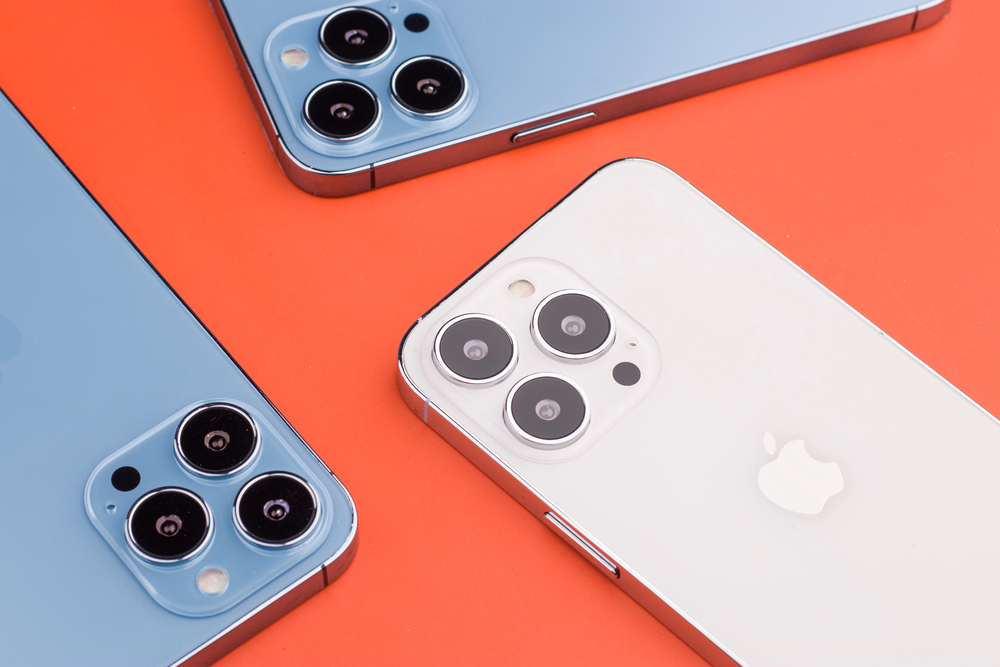 Najnowszy iPhone a modele sprzed kilku lat. Czy różnice widać gołym okiem?