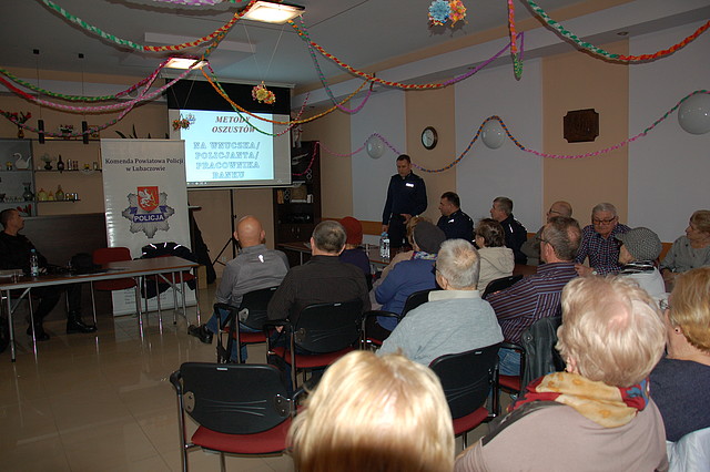 Policjanci i Strażacy w Centrum Aktywności Seniorów