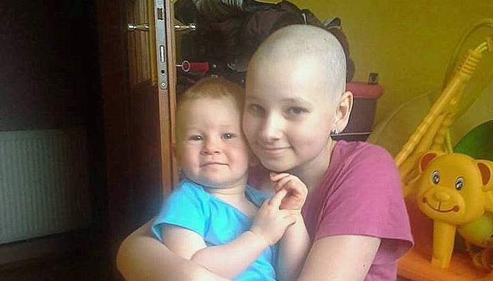 Emilka z młodszą siostrą