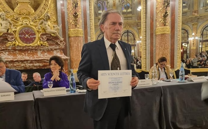 Artysta z Lubaczowa Jerzy Plucha nagrodzony w Paryżu