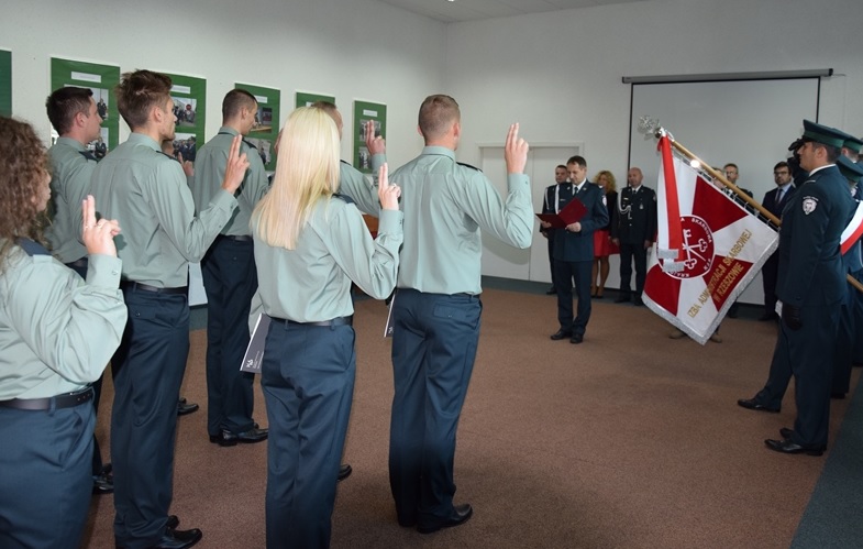 Jest praca w podkarpackiej KAS. Czekają etaty mundurowe