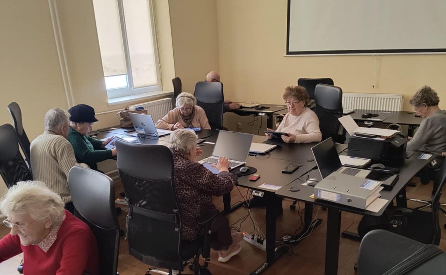 Klub Rozwoju Cyfrowego w Cieszanowie działa prężnie - za nami prawie pół roku funkcjonowania projektu