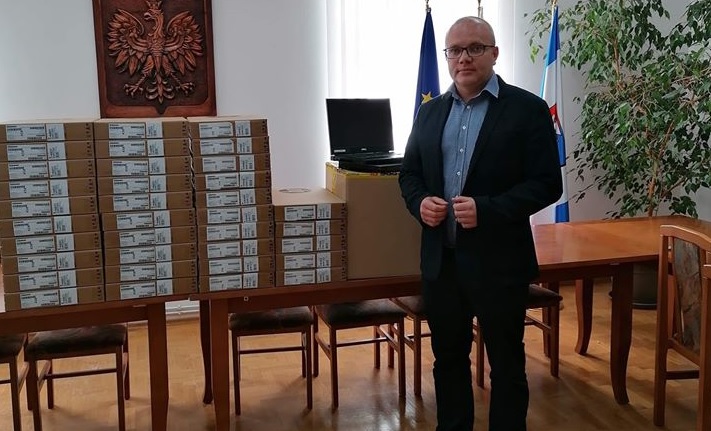 Darmowe komputery dla uczniów z gminy Narol