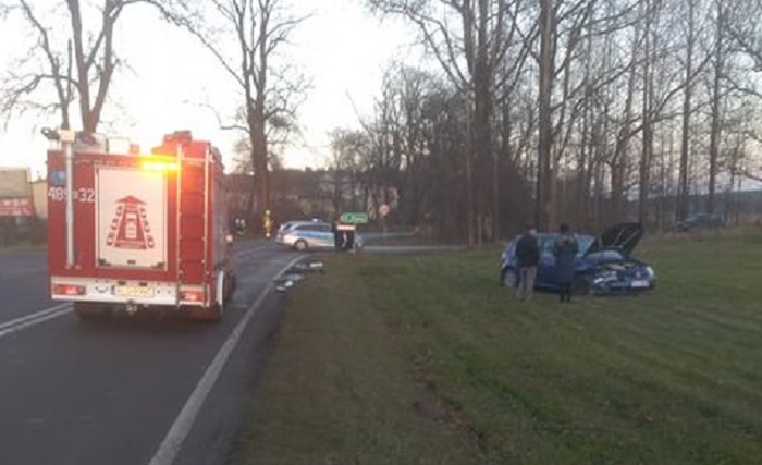 Zderzenie dwóch pojazdów w Narolu. Jedna osoba trafiła do szpitala