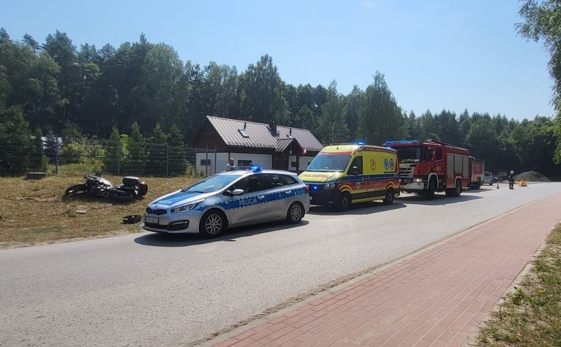 Zderzenie motocykla z osobówką. 39-letni motocyklista ranny [ZDJĘCIA]