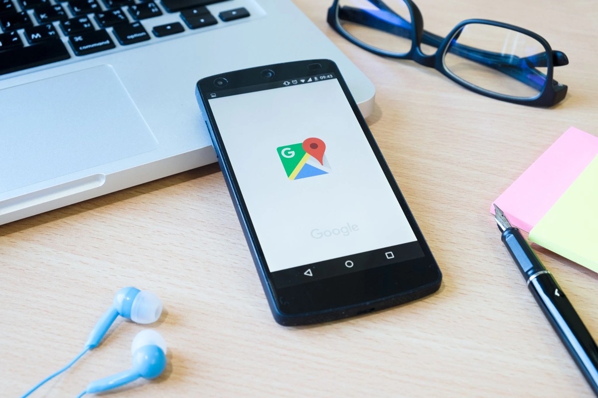 Jak zlokalizować numer telefonu na mapie Google?
