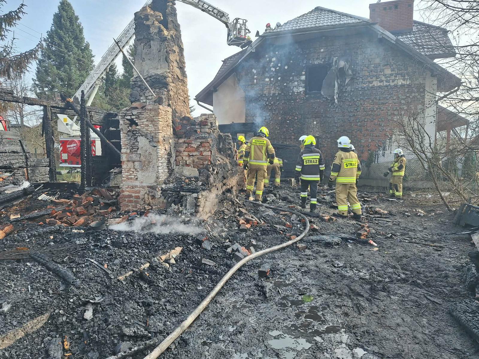 Drewniany dom doszczętnie spłonął fot. OSP Narol