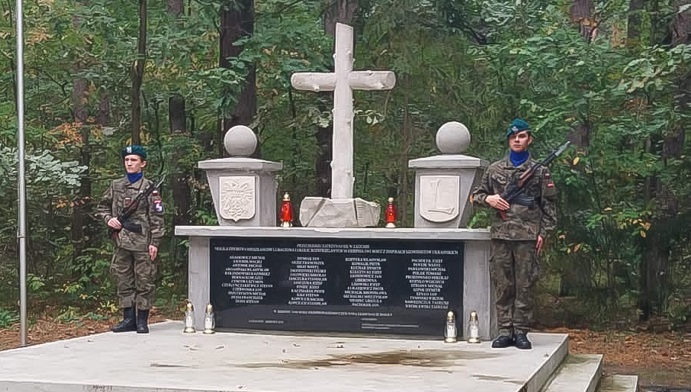 Upamiętnili mieszkańców Lubaczowa i okolic pomordowanych w lesie Niwki