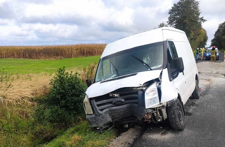 Wjechał w pryzmę kamieni. Trafił do szpitala