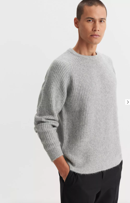 Swetry męskie – połączenie mody i elegancji na rok 2023/24