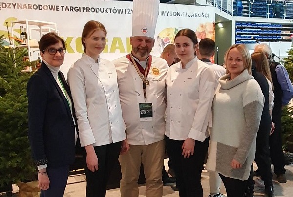 II miejsce uczennic ZSCKR w Oleszycach w Europejskim Konkursie Kulinarnym 